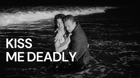 ¡Kiss Me Deadly es un thriller de neo-noir con una trama explosiva que te dejará sin aliento!